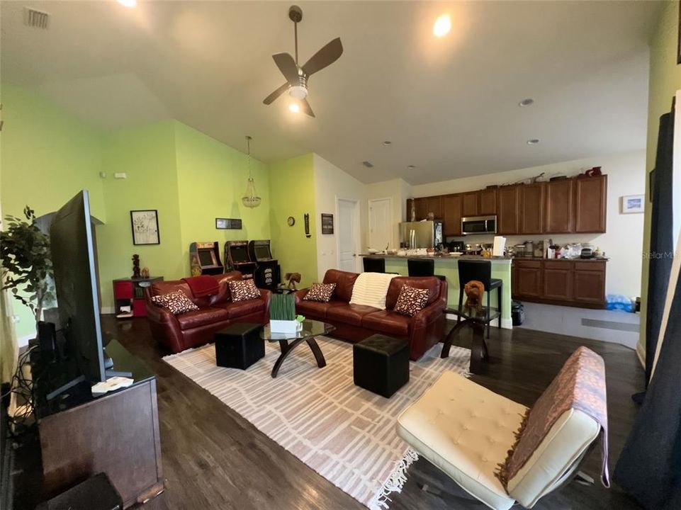 For Sale: $315,000 (3 beds, 2 baths, 1588 Square Feet)