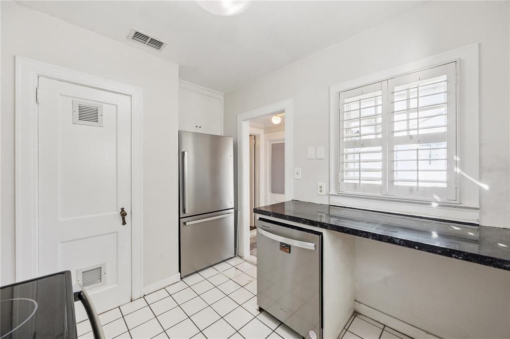 В аренду: $2,500 (2 спален, 1 ванн, 1126 Квадратных фут)