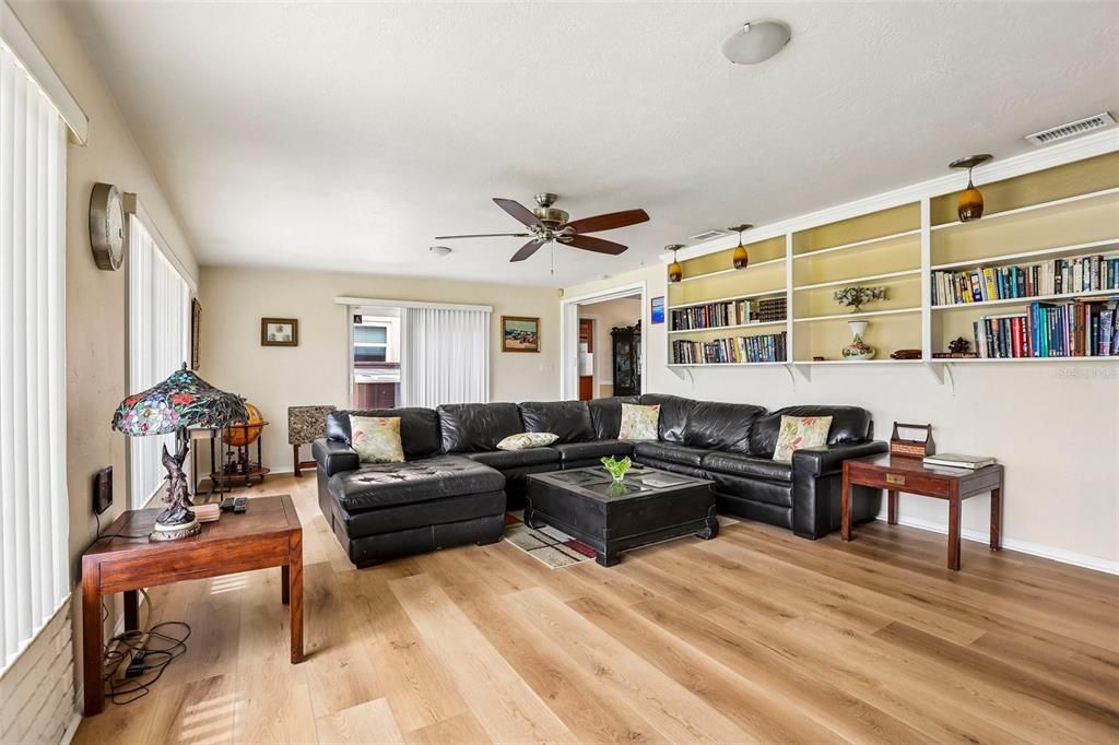 For Sale: $1,250,000 (3 beds, 2 baths, 2480 Square Feet)