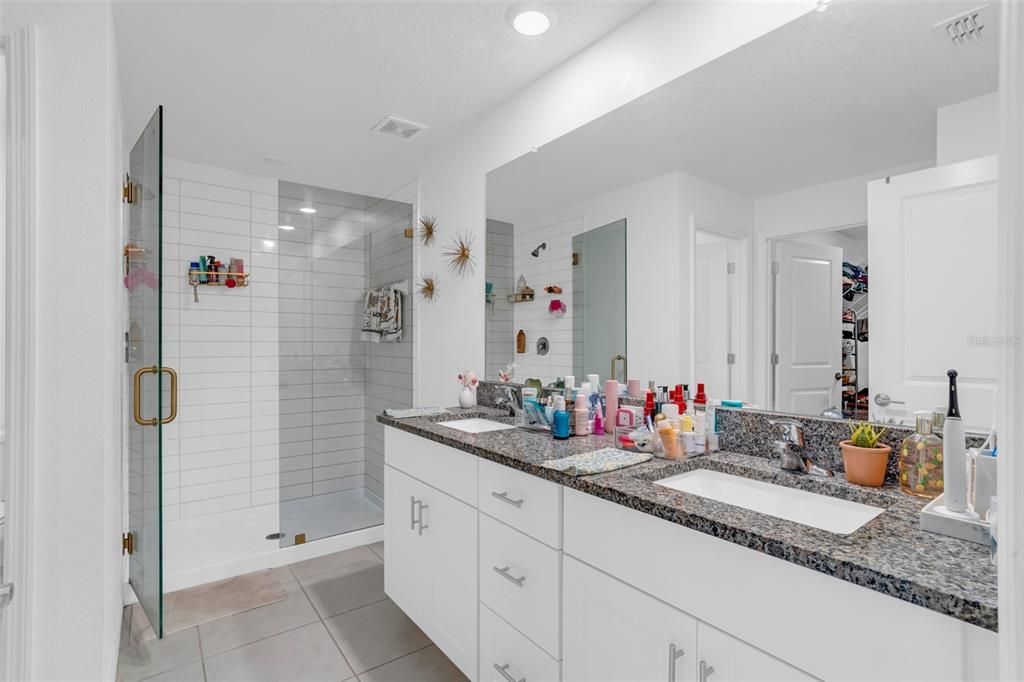 For Rent: $2,600 (3 beds, 2 baths, 1861 Square Feet)