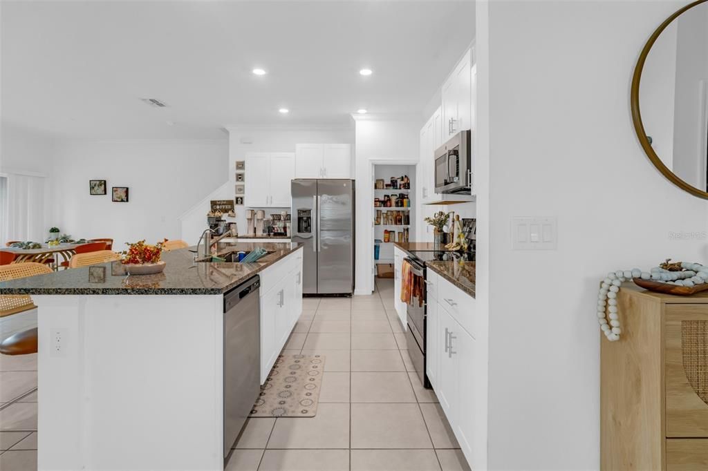 For Rent: $2,600 (3 beds, 2 baths, 1861 Square Feet)