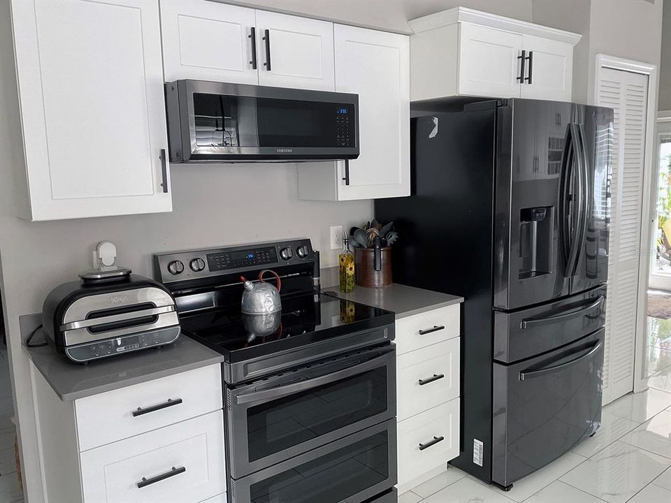 На продажу: $409,900 (3 спален, 2 ванн, 1324 Квадратных фут)
