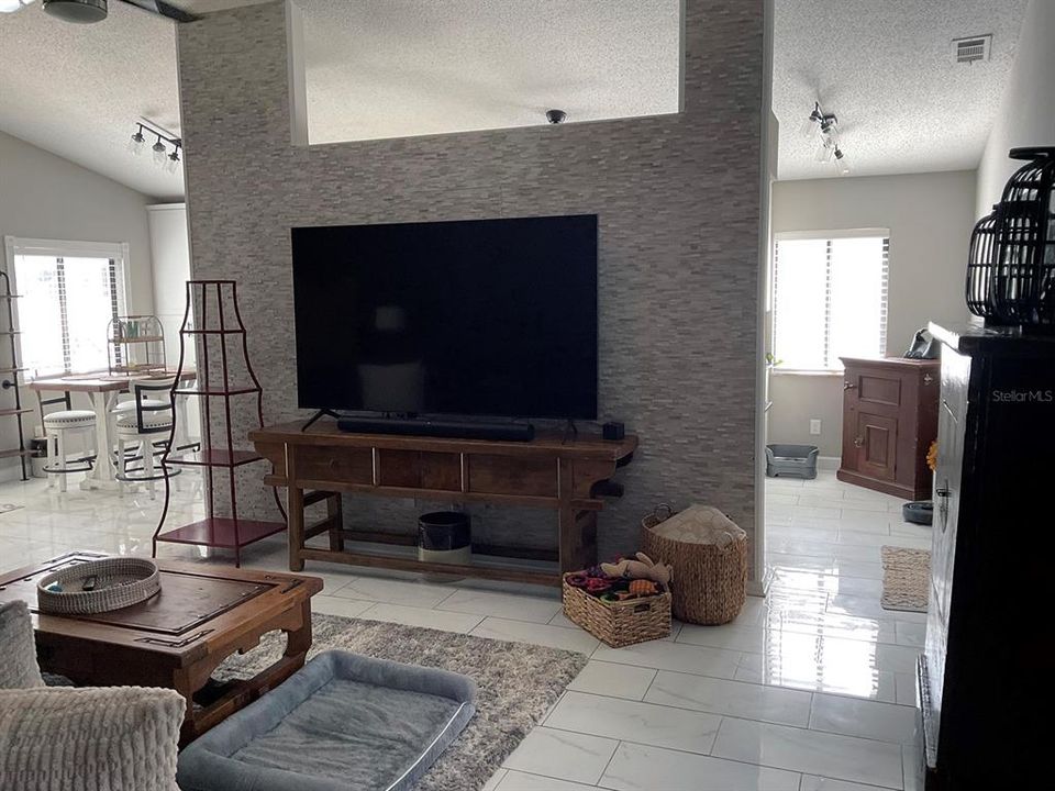 На продажу: $409,900 (3 спален, 2 ванн, 1324 Квадратных фут)