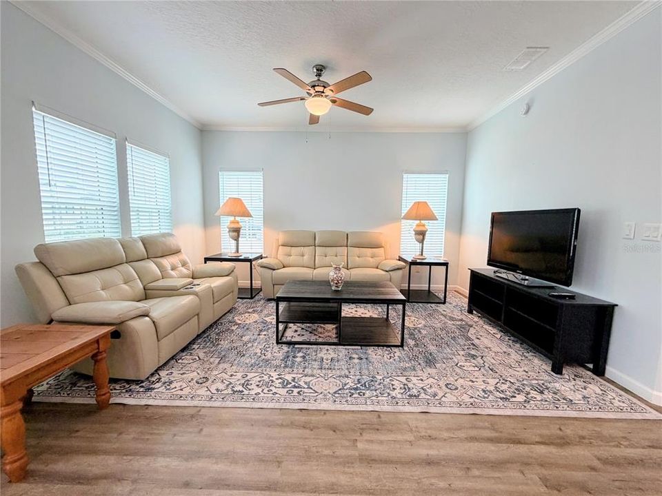 For Sale: $345,000 (2 beds, 2 baths, 1328 Square Feet)