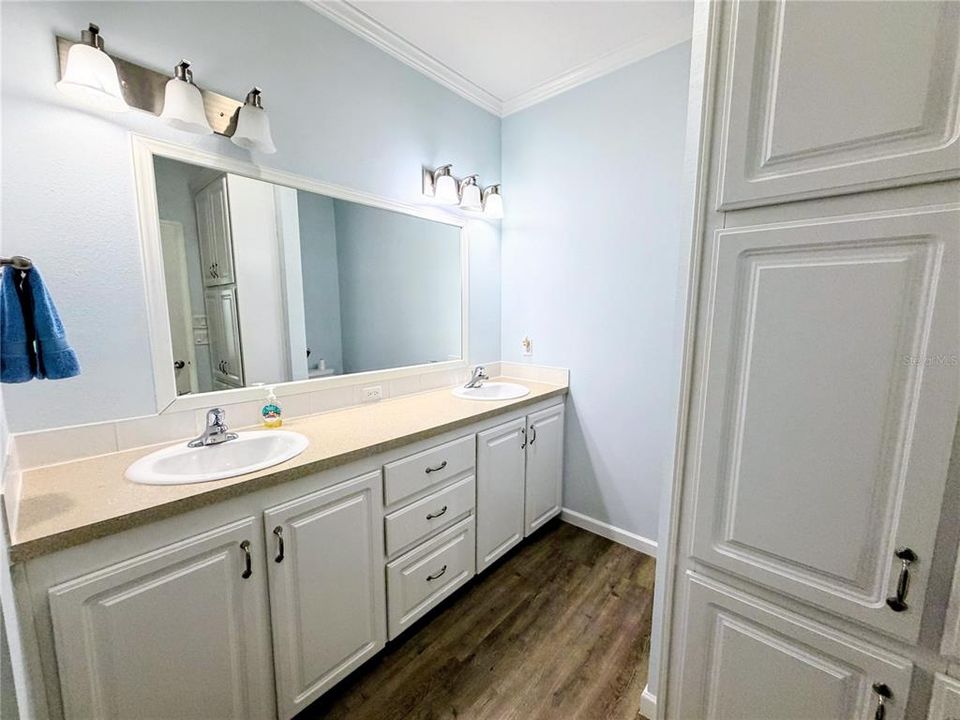 For Sale: $345,000 (2 beds, 2 baths, 1328 Square Feet)