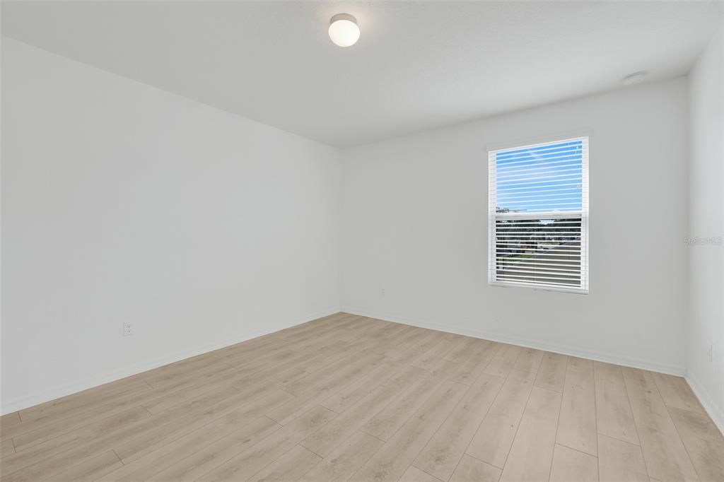 На продажу: $409,900 (4 спален, 2 ванн, 2427 Квадратных фут)