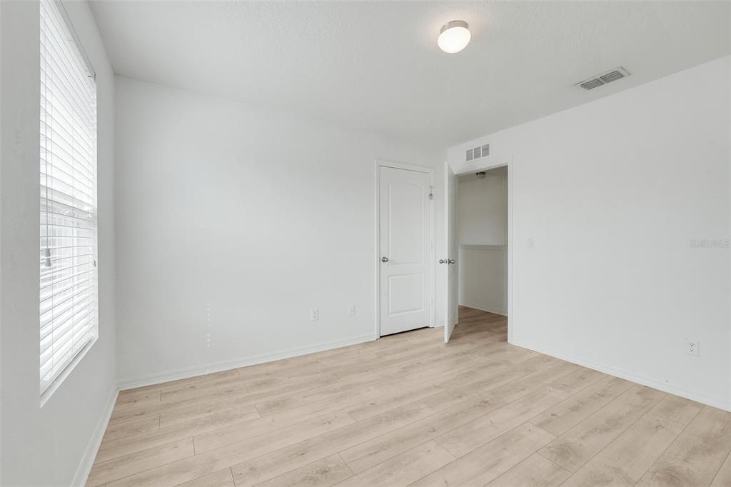 На продажу: $409,900 (4 спален, 2 ванн, 2427 Квадратных фут)
