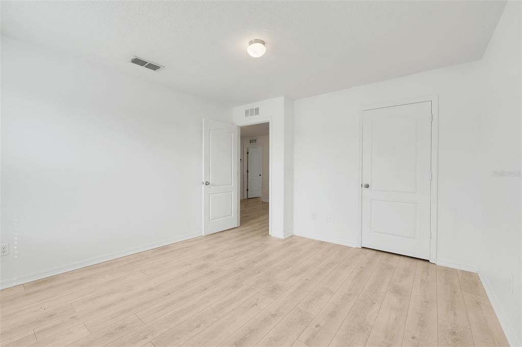 На продажу: $409,900 (4 спален, 2 ванн, 2427 Квадратных фут)