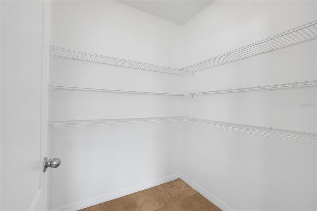 На продажу: $409,900 (4 спален, 2 ванн, 2427 Квадратных фут)