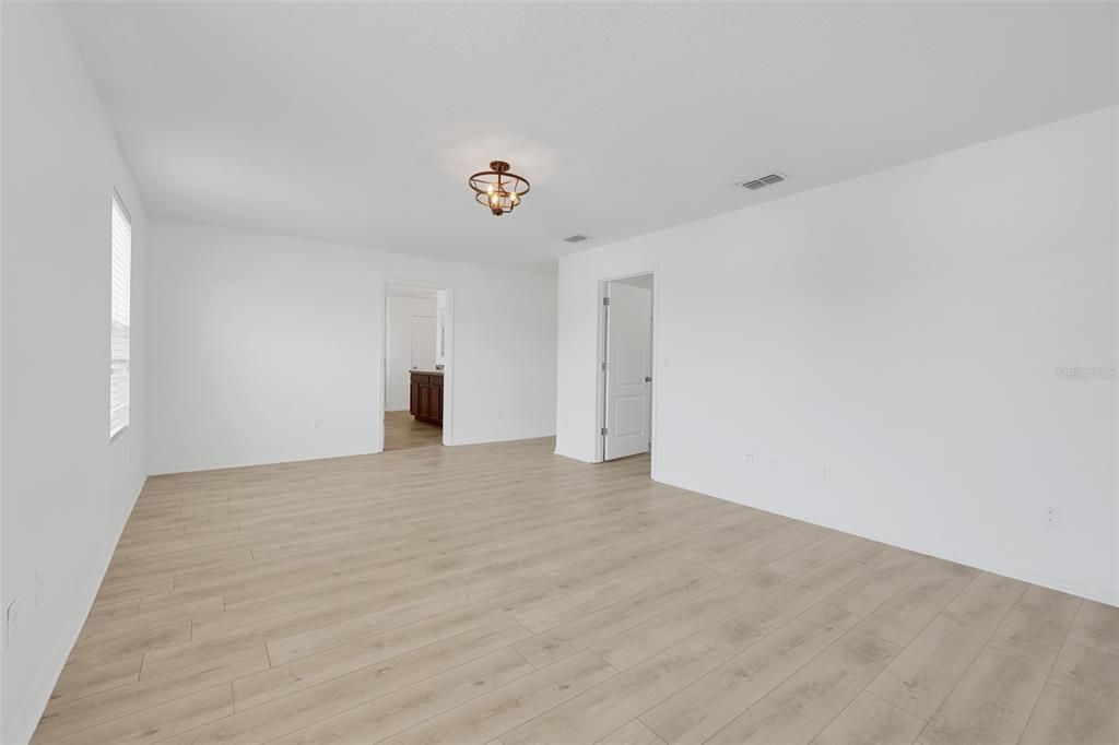 На продажу: $409,900 (4 спален, 2 ванн, 2427 Квадратных фут)