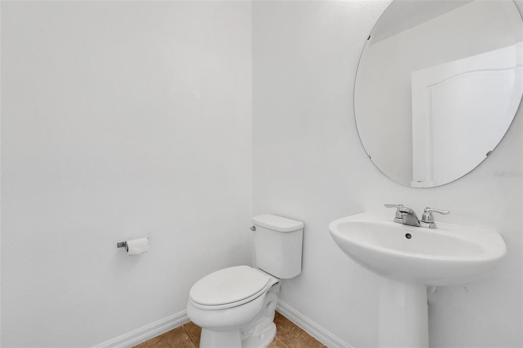 На продажу: $409,900 (4 спален, 2 ванн, 2427 Квадратных фут)