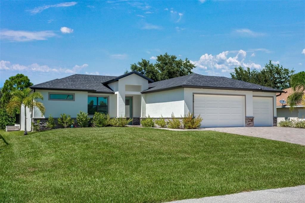 For Sale: $419,000 (4 beds, 2 baths, 1723 Square Feet)