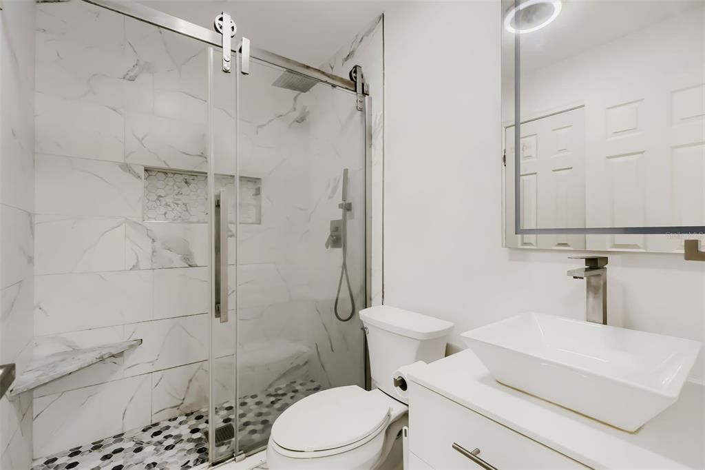 На продажу: $179,000 (2 спален, 2 ванн, 890 Квадратных фут)