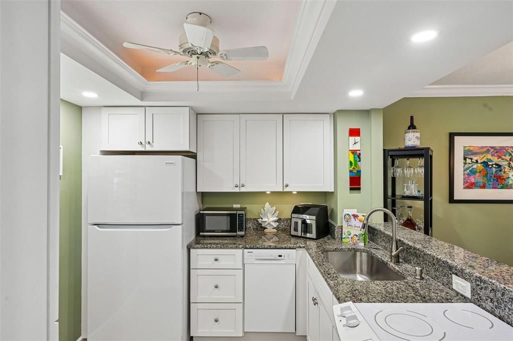 For Sale: $399,900 (1 beds, 2 baths, 865 Square Feet)