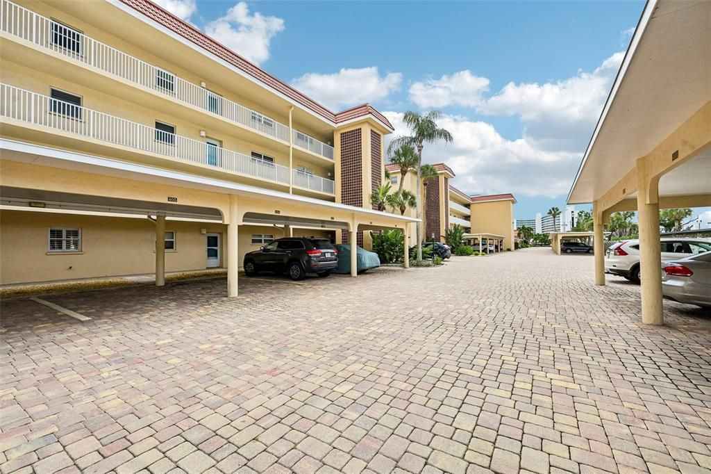 For Sale: $399,900 (1 beds, 2 baths, 865 Square Feet)