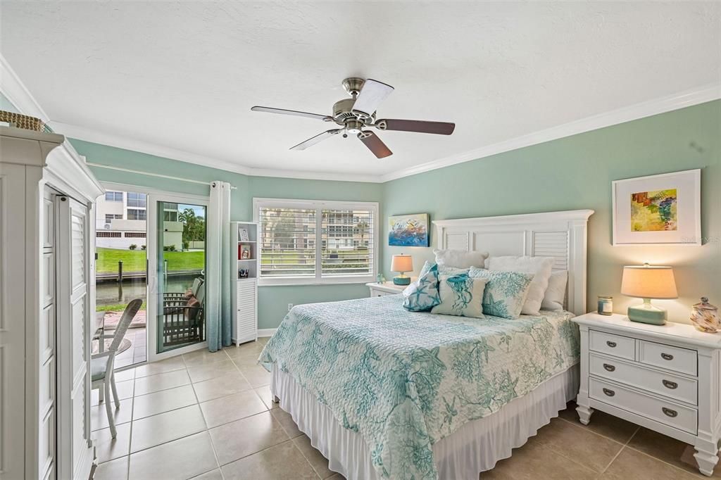 For Sale: $399,900 (1 beds, 2 baths, 865 Square Feet)