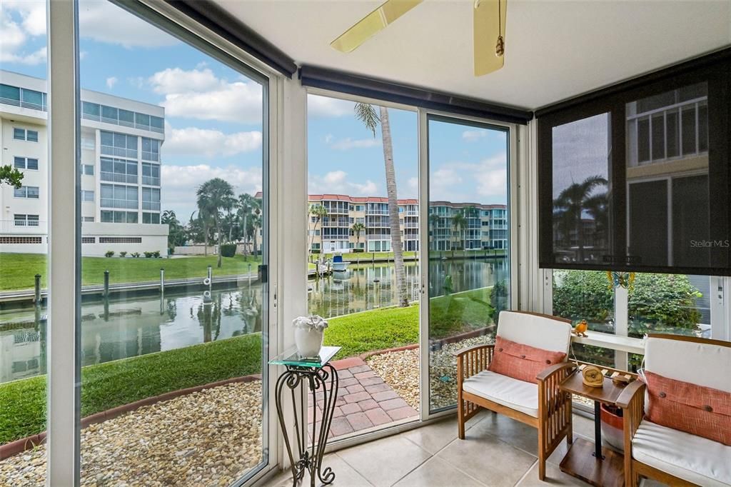 For Sale: $399,900 (1 beds, 2 baths, 865 Square Feet)