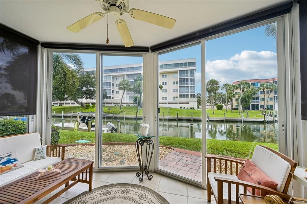 For Sale: $399,900 (1 beds, 2 baths, 865 Square Feet)