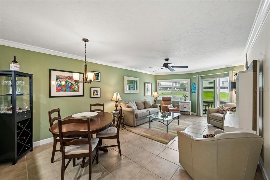 For Sale: $399,900 (1 beds, 2 baths, 865 Square Feet)
