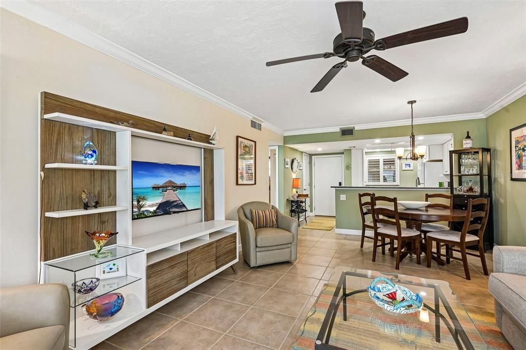 For Sale: $399,900 (1 beds, 2 baths, 865 Square Feet)