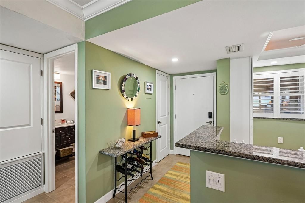 For Sale: $399,900 (1 beds, 2 baths, 865 Square Feet)