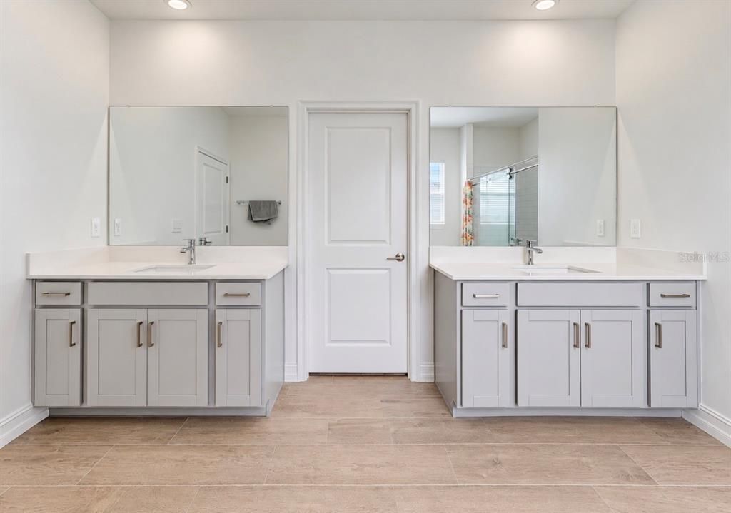 For Sale: $530,000 (4 beds, 3 baths, 2632 Square Feet)