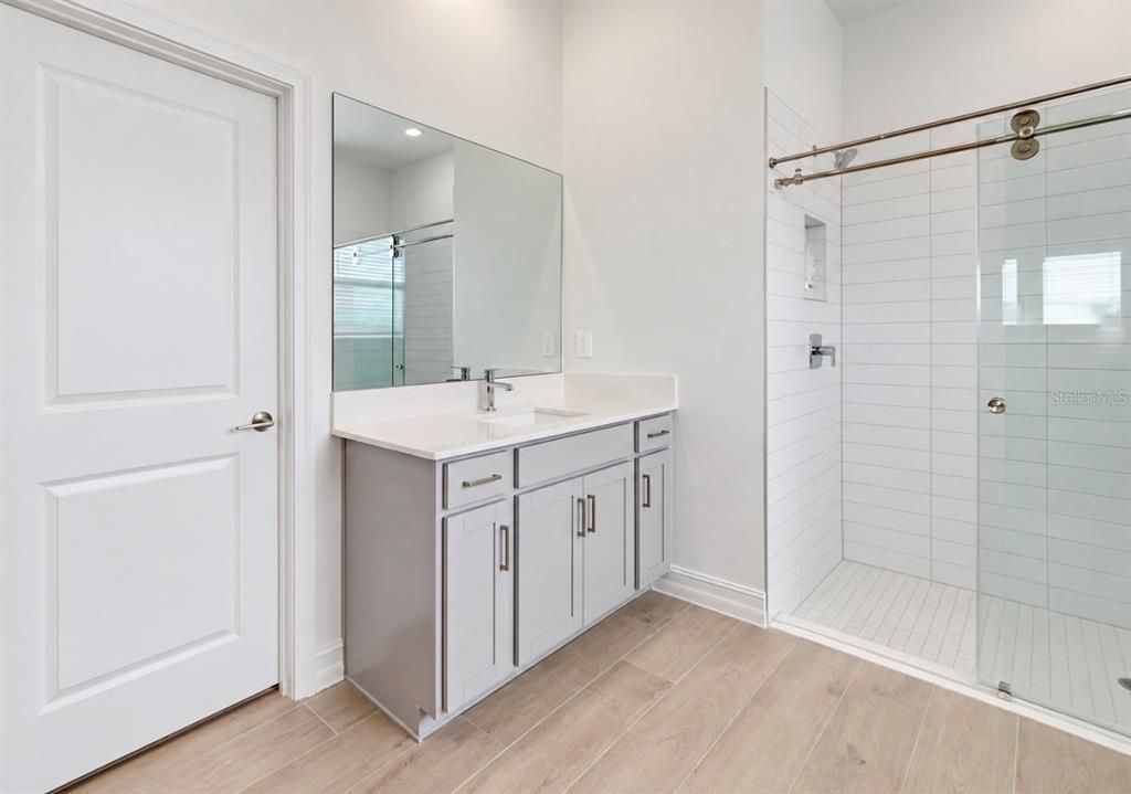 For Sale: $530,000 (4 beds, 3 baths, 2632 Square Feet)