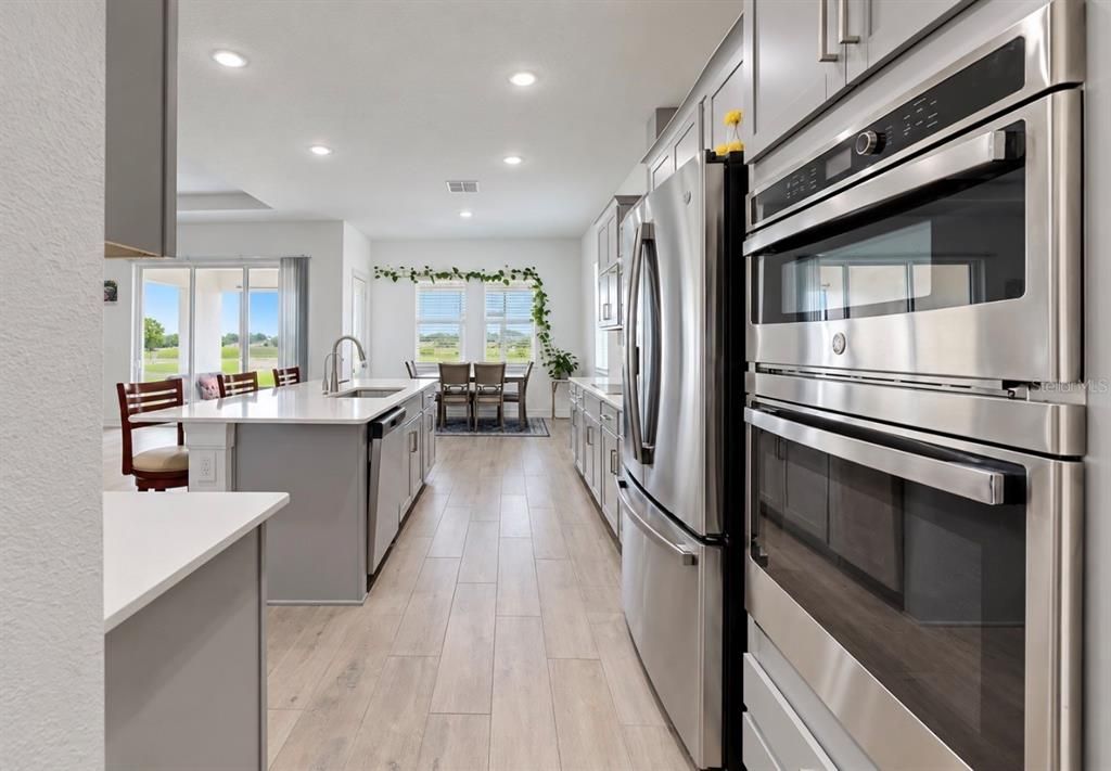 For Sale: $530,000 (4 beds, 3 baths, 2632 Square Feet)