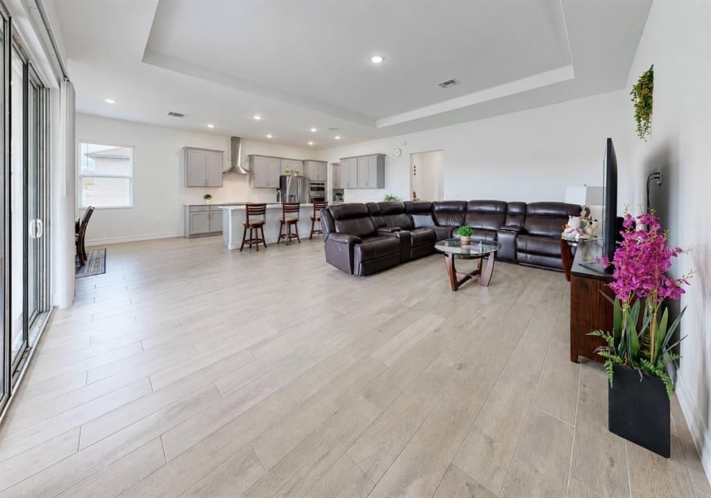 For Sale: $530,000 (4 beds, 3 baths, 2632 Square Feet)