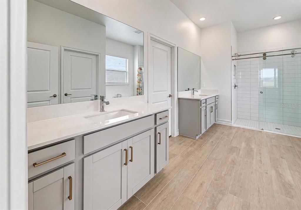 For Sale: $530,000 (4 beds, 3 baths, 2632 Square Feet)