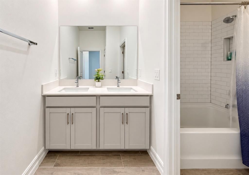 For Sale: $530,000 (4 beds, 3 baths, 2632 Square Feet)