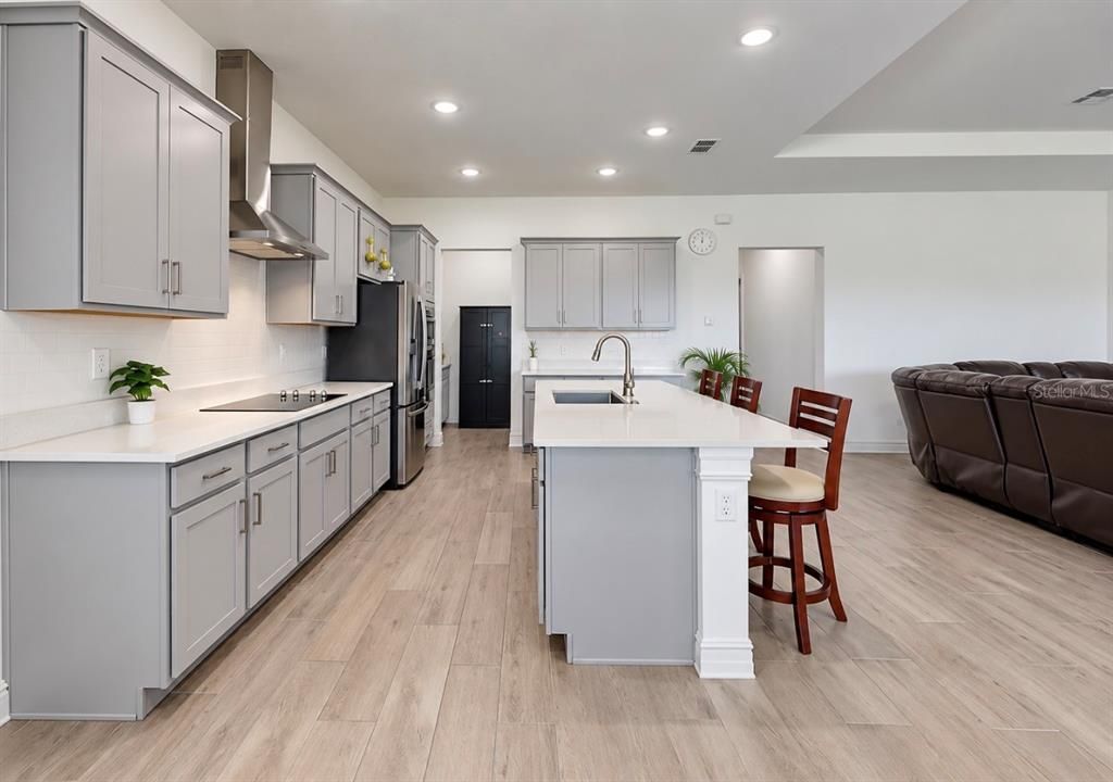 For Sale: $530,000 (4 beds, 3 baths, 2632 Square Feet)