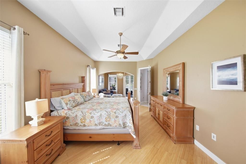 En Venta: $549,000 (4 camas, 3 baños, 2741 Pies cuadrados)