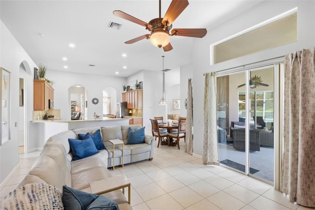 En Venta: $549,000 (4 camas, 3 baños, 2741 Pies cuadrados)