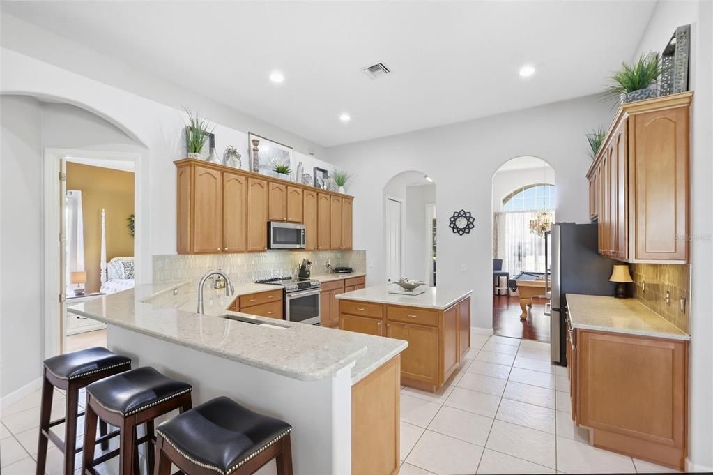 En Venta: $549,000 (4 camas, 3 baños, 2741 Pies cuadrados)
