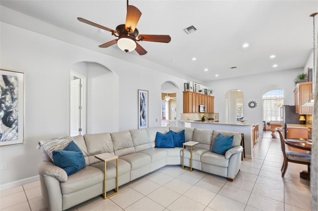 En Venta: $549,000 (4 camas, 3 baños, 2741 Pies cuadrados)