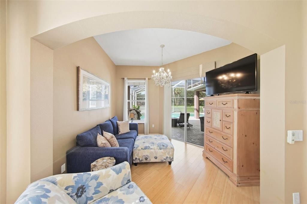 En Venta: $549,000 (4 camas, 3 baños, 2741 Pies cuadrados)