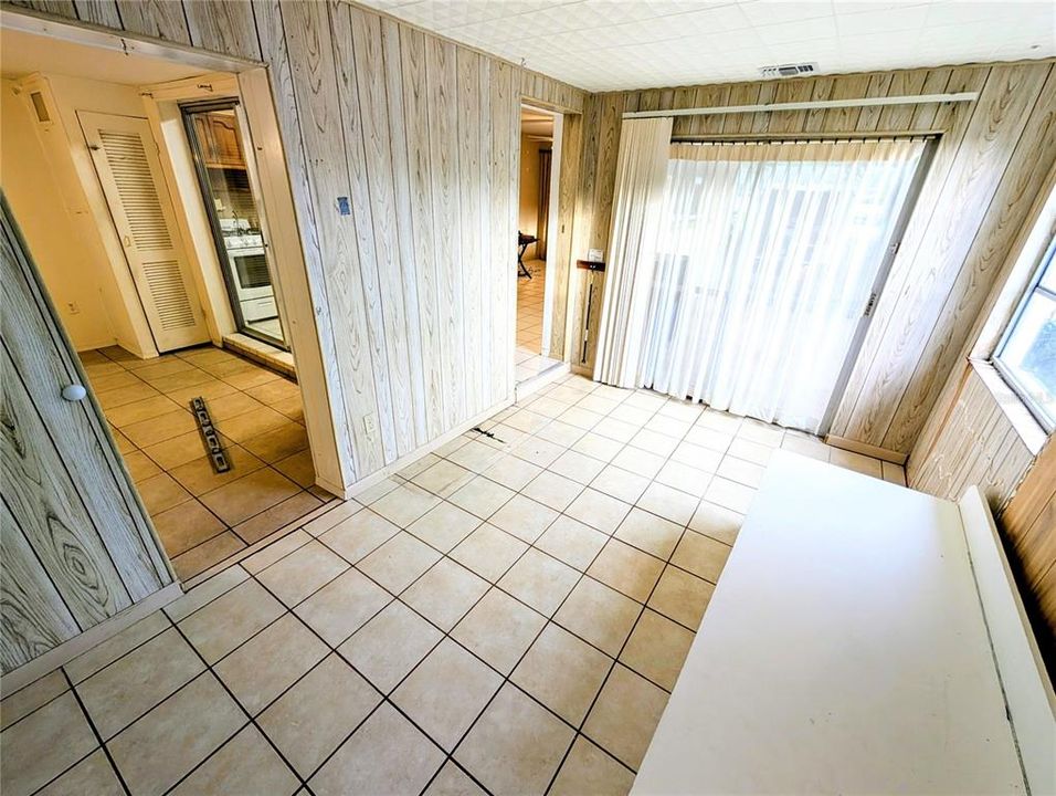 For Sale: $479,000 (2 beds, 1 baths, 1078 Square Feet)