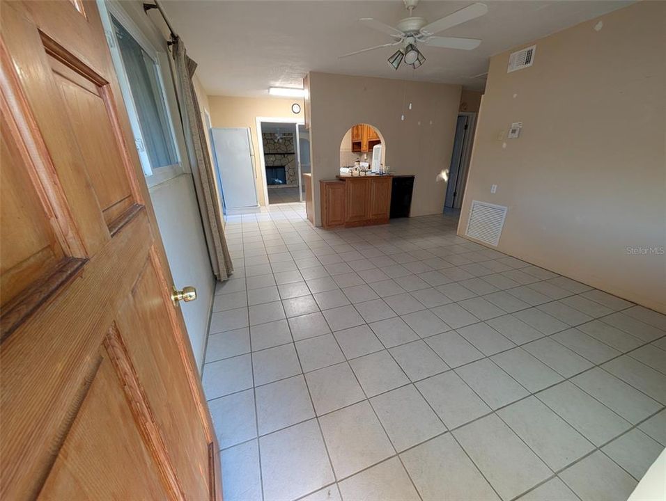 For Sale: $479,000 (2 beds, 1 baths, 1078 Square Feet)