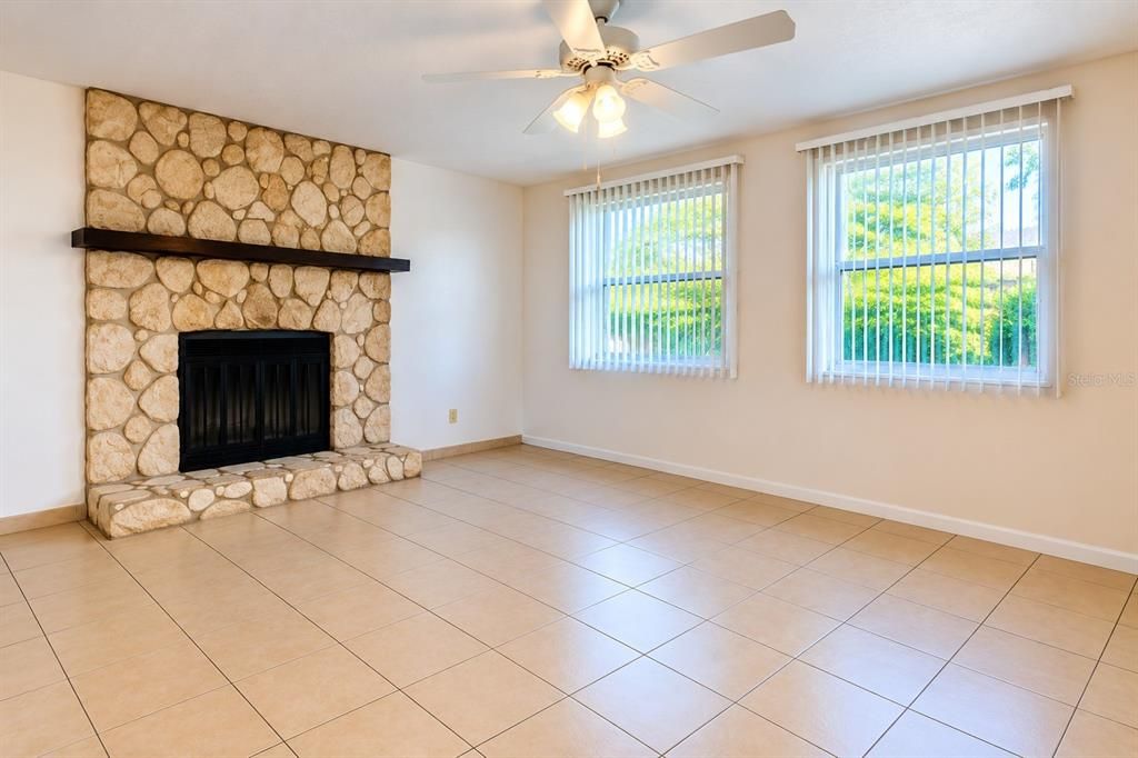 For Sale: $479,000 (2 beds, 1 baths, 1078 Square Feet)