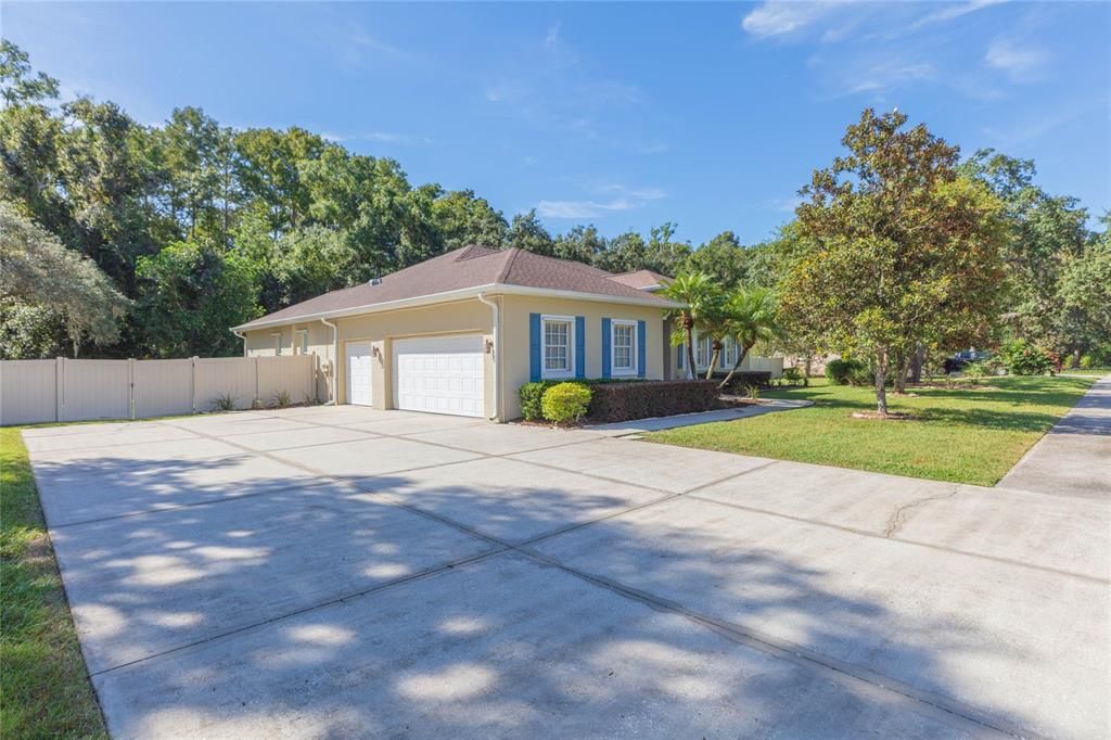 For Sale: $525,000 (3 beds, 3 baths, 2053 Square Feet)