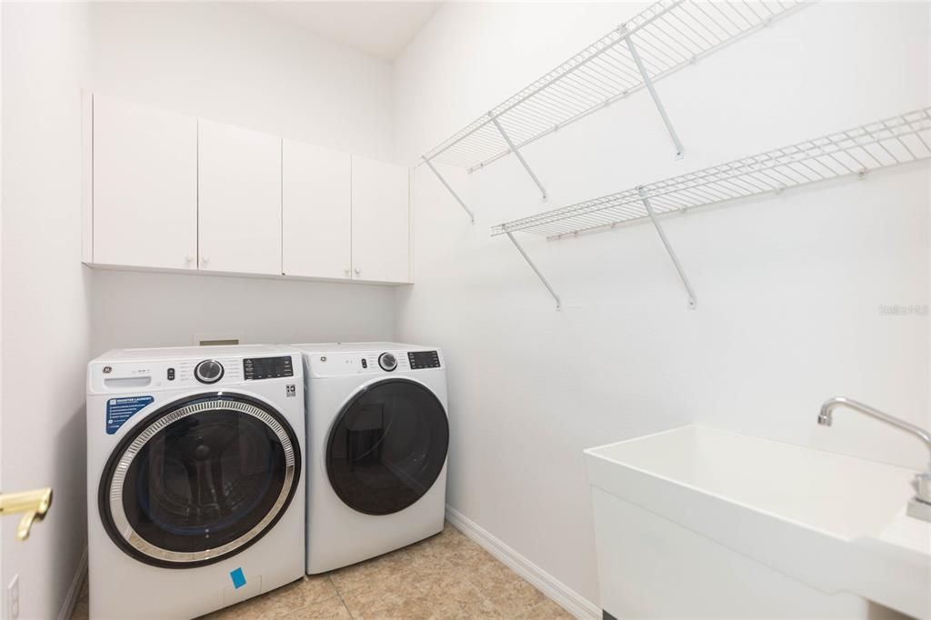 For Sale: $525,000 (3 beds, 3 baths, 2053 Square Feet)