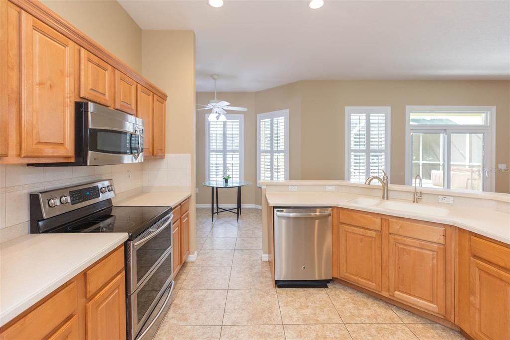 For Sale: $525,000 (3 beds, 3 baths, 2053 Square Feet)
