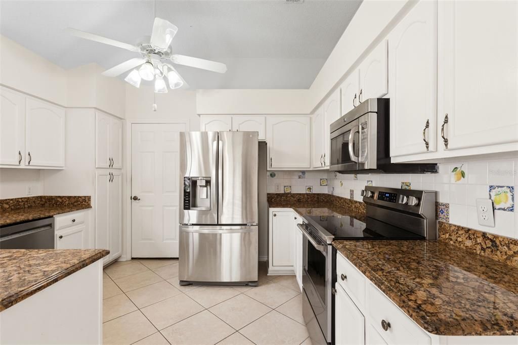 For Sale: $318,000 (2 beds, 2 baths, 1613 Square Feet)