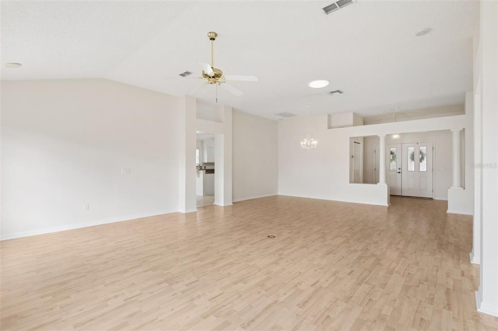 For Sale: $318,000 (2 beds, 2 baths, 1613 Square Feet)