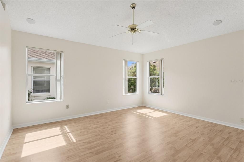 For Sale: $318,000 (2 beds, 2 baths, 1613 Square Feet)