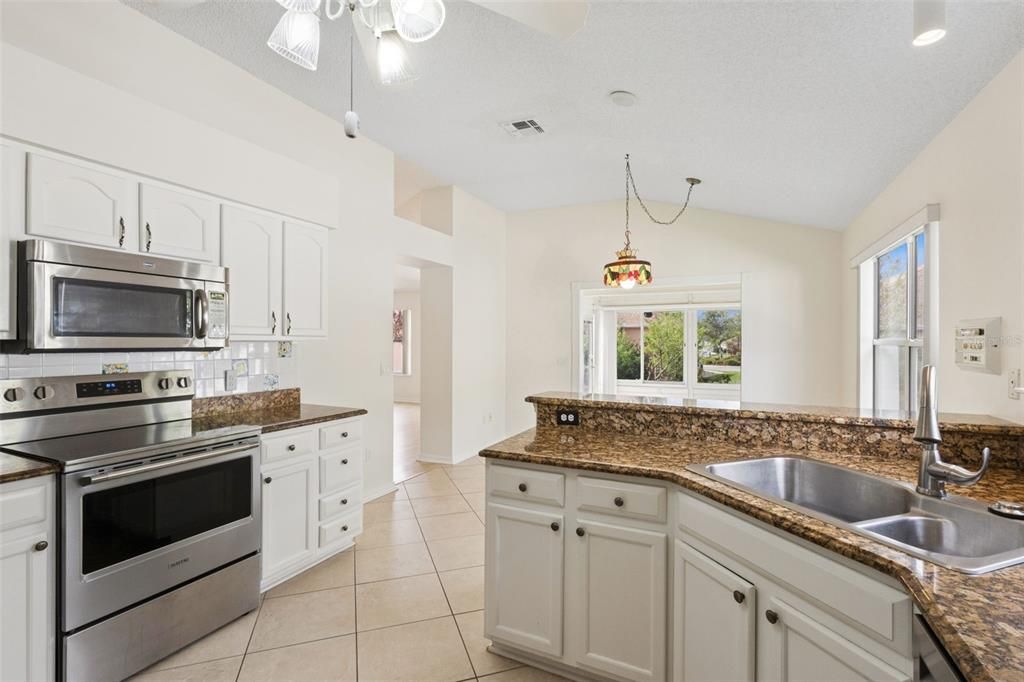 For Sale: $318,000 (2 beds, 2 baths, 1613 Square Feet)