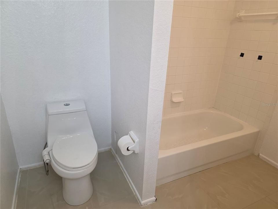 For Rent: $2,200 (3 beds, 2 baths, 1212 Square Feet)