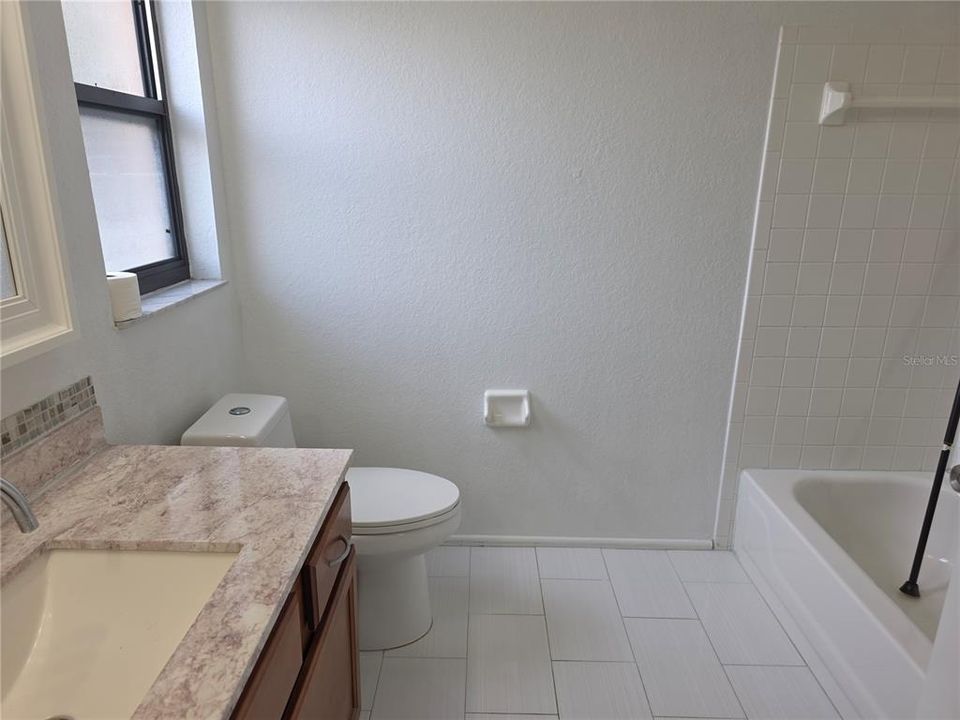 For Rent: $2,200 (3 beds, 2 baths, 1212 Square Feet)