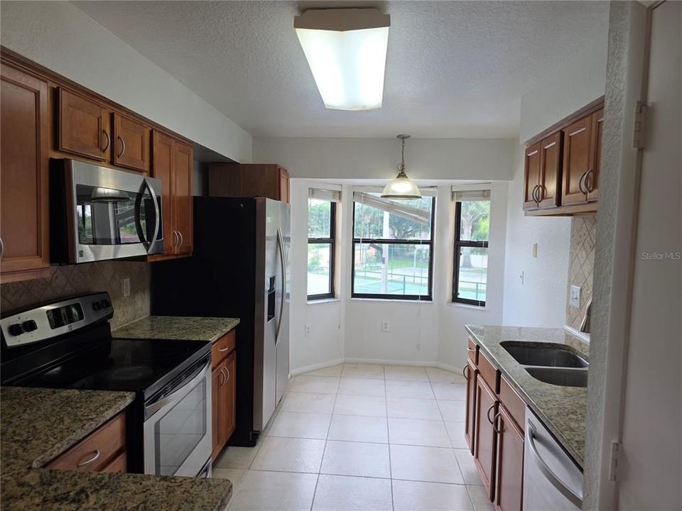 For Rent: $2,200 (3 beds, 2 baths, 1212 Square Feet)